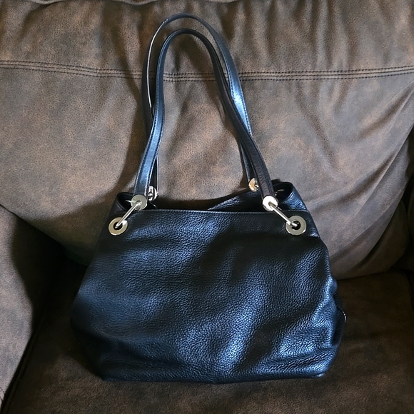 Michael Kors Multi Pocket Black Hobo Spacuous Bag with Feet - Picture 3 of 12